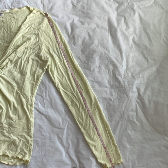 Banana Republic Top with Long Sleeve in Lemon Size-Medium NWOT - Picture 10 of 10